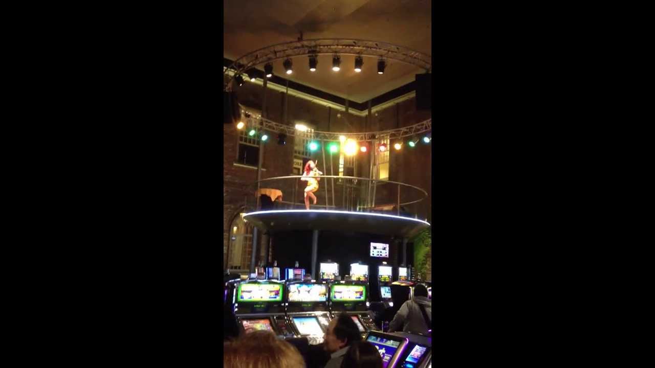 Electric violinist Danielle van Berkom - Holland Casino Breda 2014 - Chinese NY - Skinny Love Remix
