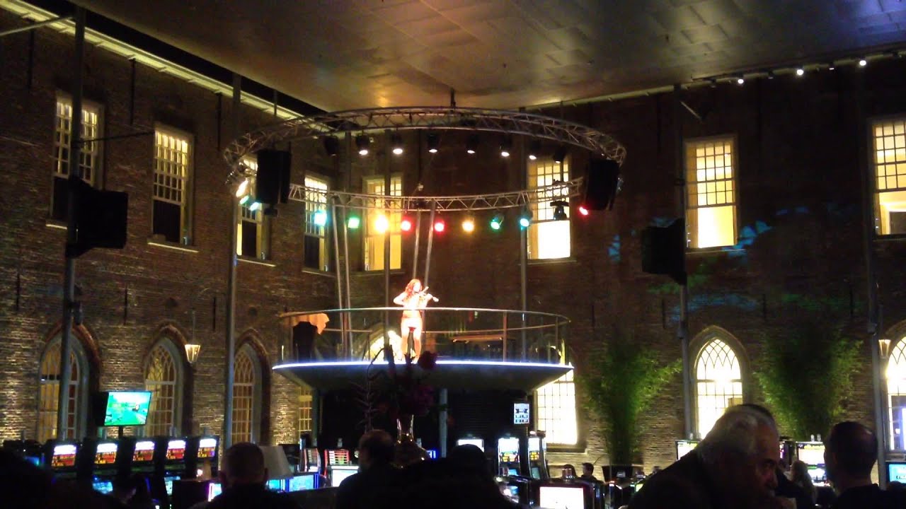 Electric violinist Danielle van Berkom - Holland Casino Breda 2014 - Chinese NY - Pirates Remix