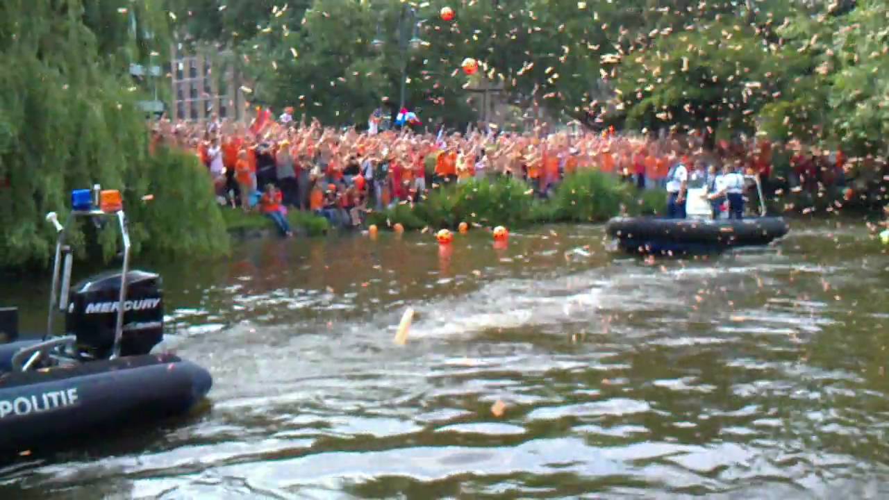 Huldiging Oranje 13-07-2010 Holland Casino