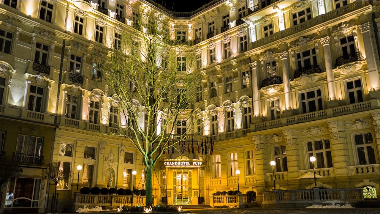 James Bond Nederland bezoekt Casino Royale locaties in Tsjechië | James Bond Nederland [4K]