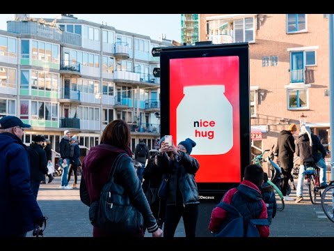 Nutella interactive panel gives out compliments | JCDecaux The Netherlands