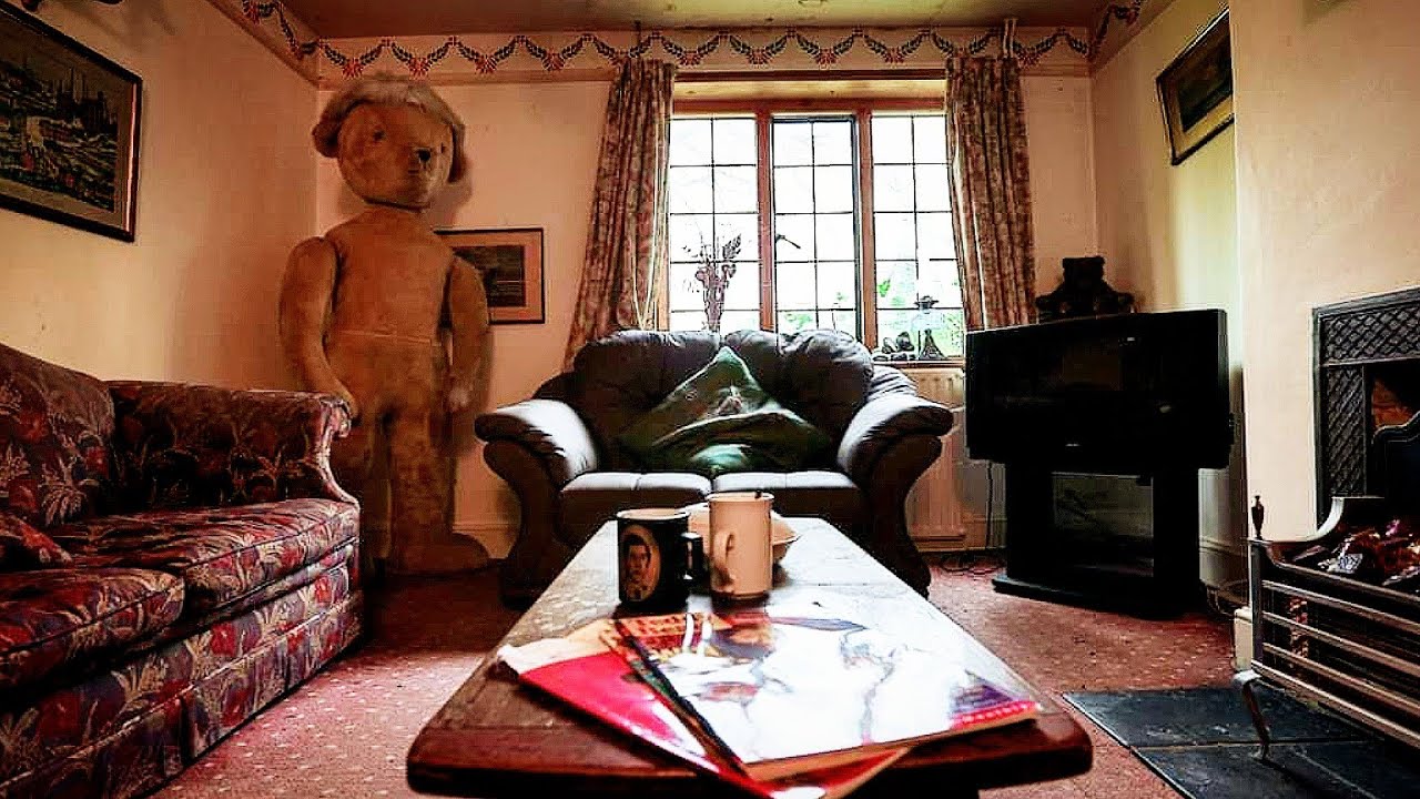 HIS WIFE DIED SO HE LEFT HIS ABANDONED HOUSE FROZEN IN TIME | ABANDONED PLACES UK