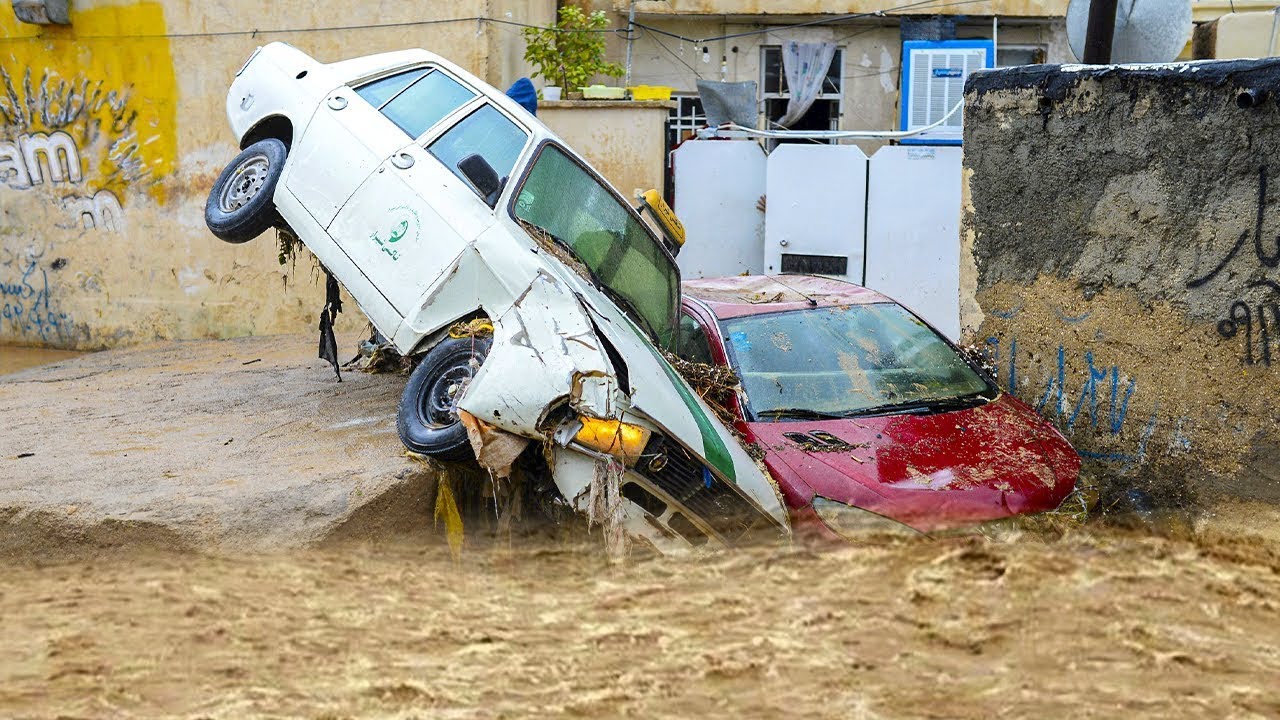 God is shaking Ecuador! Hard flooding makes people homeless!