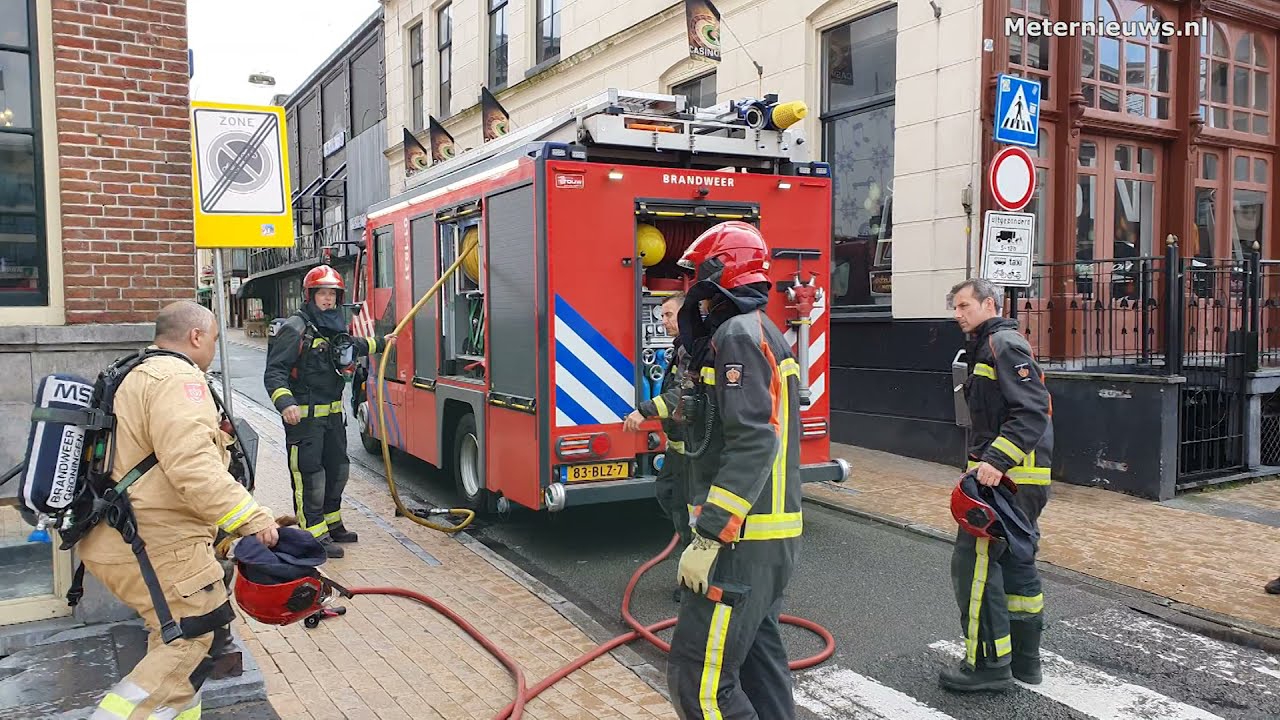 Dak brandje snel onder controle bij cafe drie Gezusters in Groningen