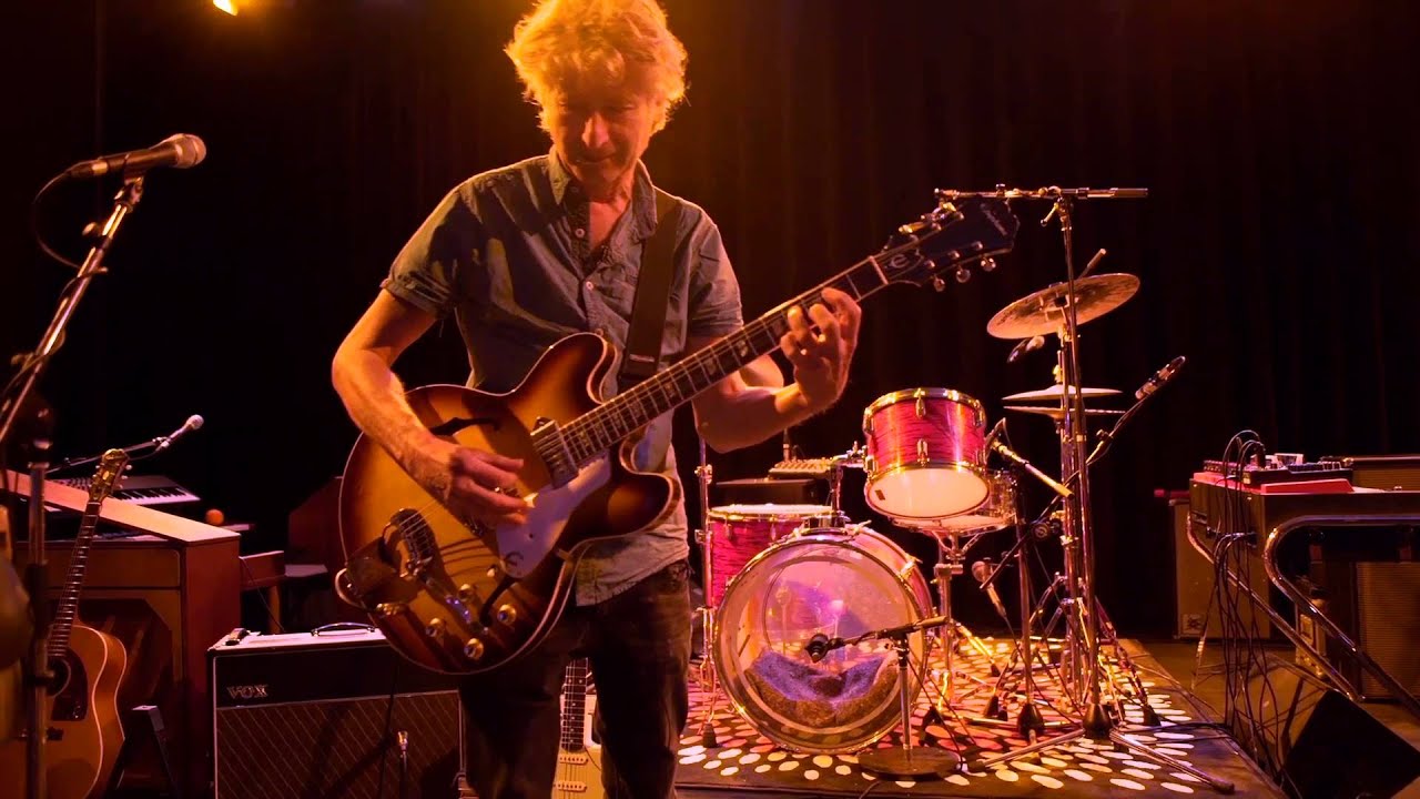 The Analogues - The Epiphone Casino (English subtitles)