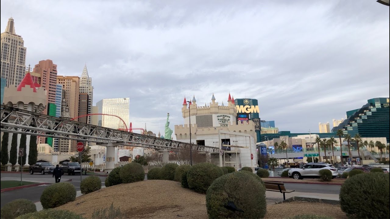 ?LIVE in LAS VEGAS ?‍♀️Let’s Walk THE STRIP on MONDAY ?????? “right NOW!