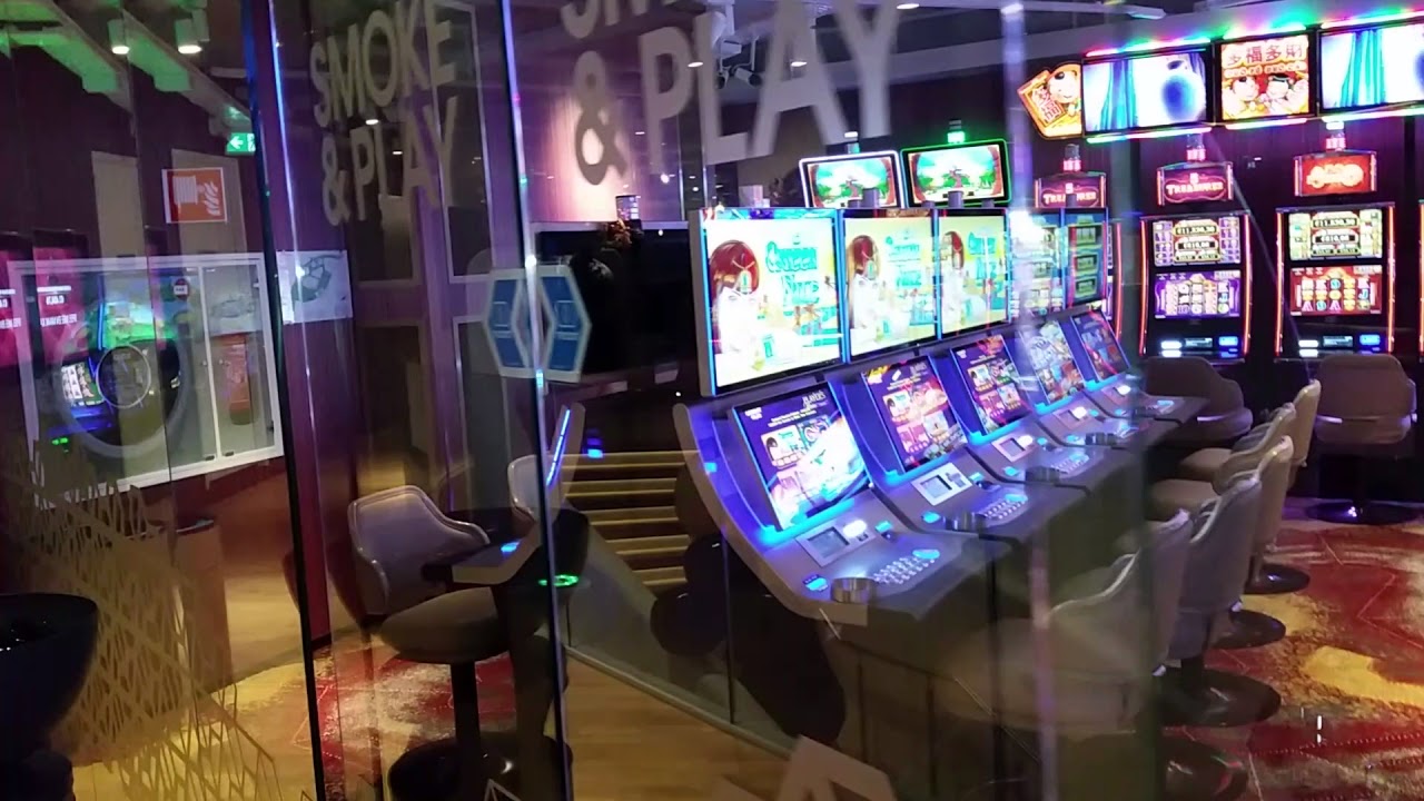 Voor de rokers heeft het nieuwe Holland Casino in West een fraaie speelruimte