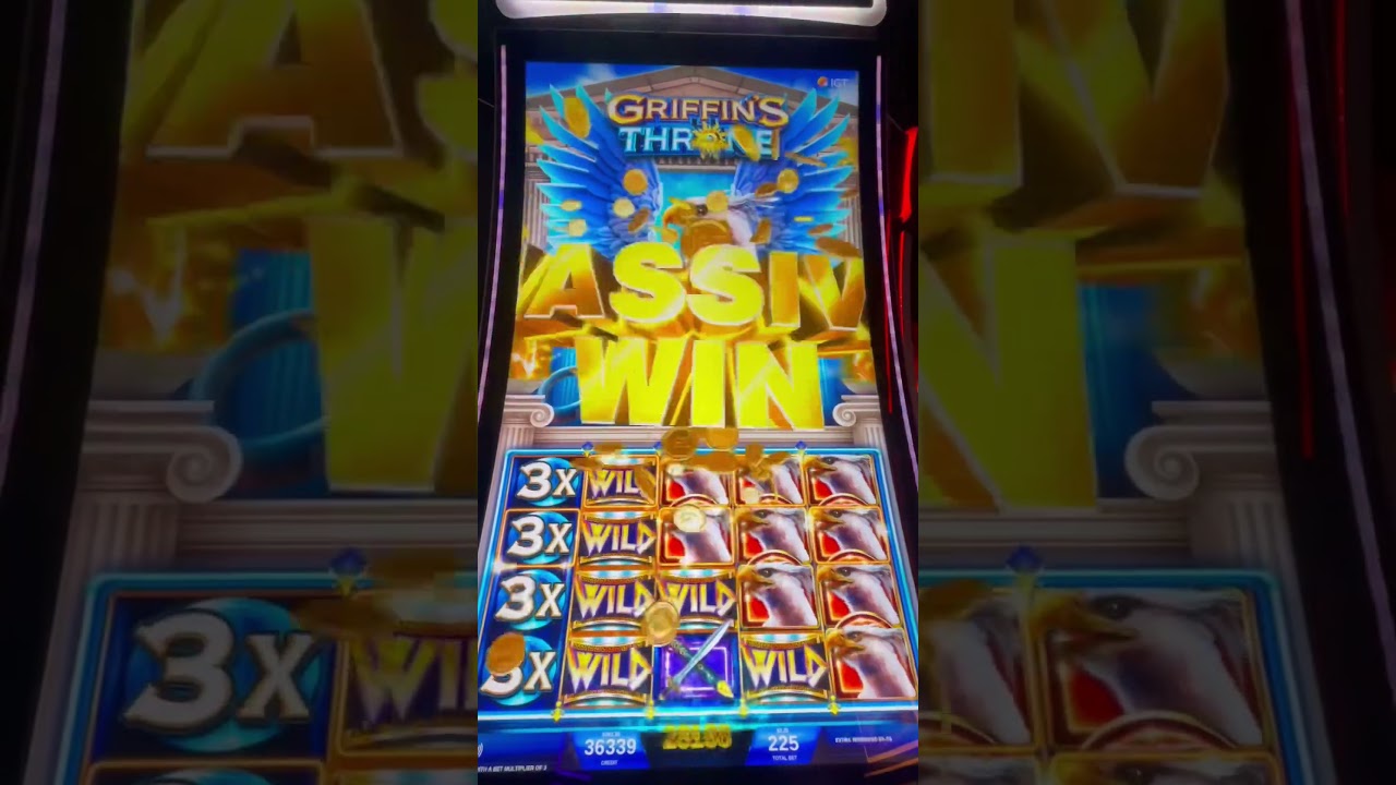 MASSIVE WIN ON GRIFFIN’S THRONE SLOT MACHINE‼️ #casino #shorts #slots #gambling